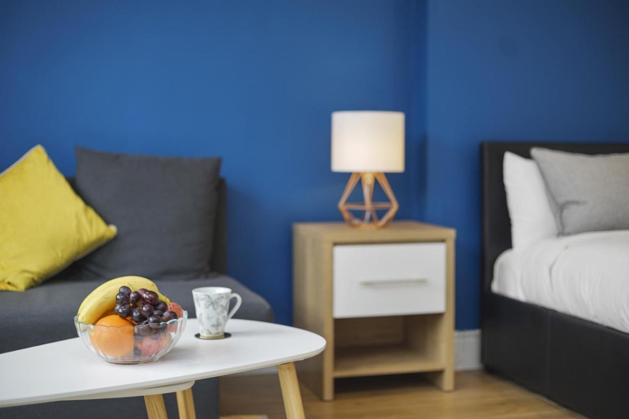 Studio Apartment By Homely Stays Londra Esterno foto