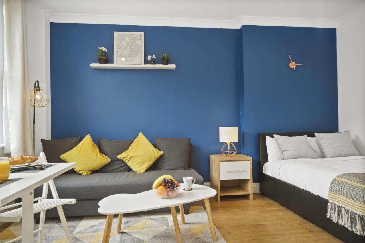 Studio Apartment By Homely Stays Londra Esterno foto