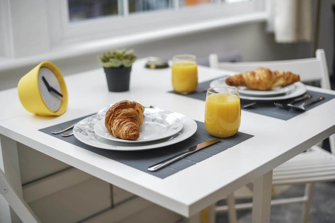 Studio Apartment By Homely Stays Londra Esterno foto