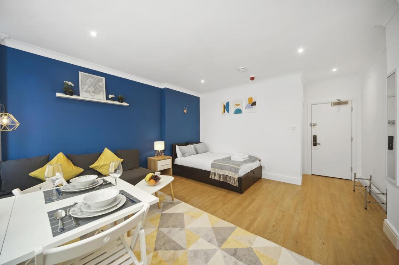 Studio Apartment By Homely Stays Londra Esterno foto